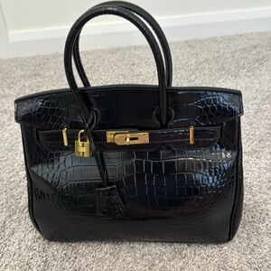 INSPIRED B BAG SIZE 30 crocodile pattern in black with golf hardware